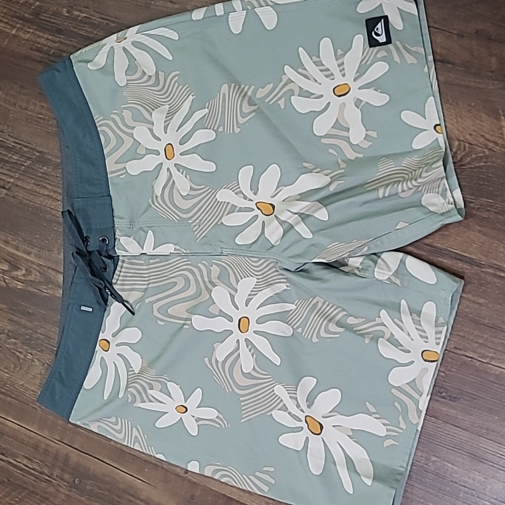 Quiksilver Highline Men's Daisy Floral Print Board Shorts 34